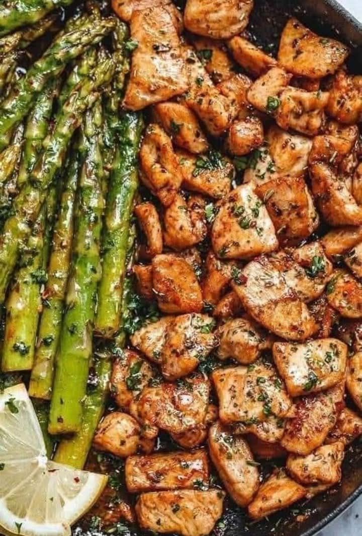 GARLIC-BUTTER-POTATOES-STEAK