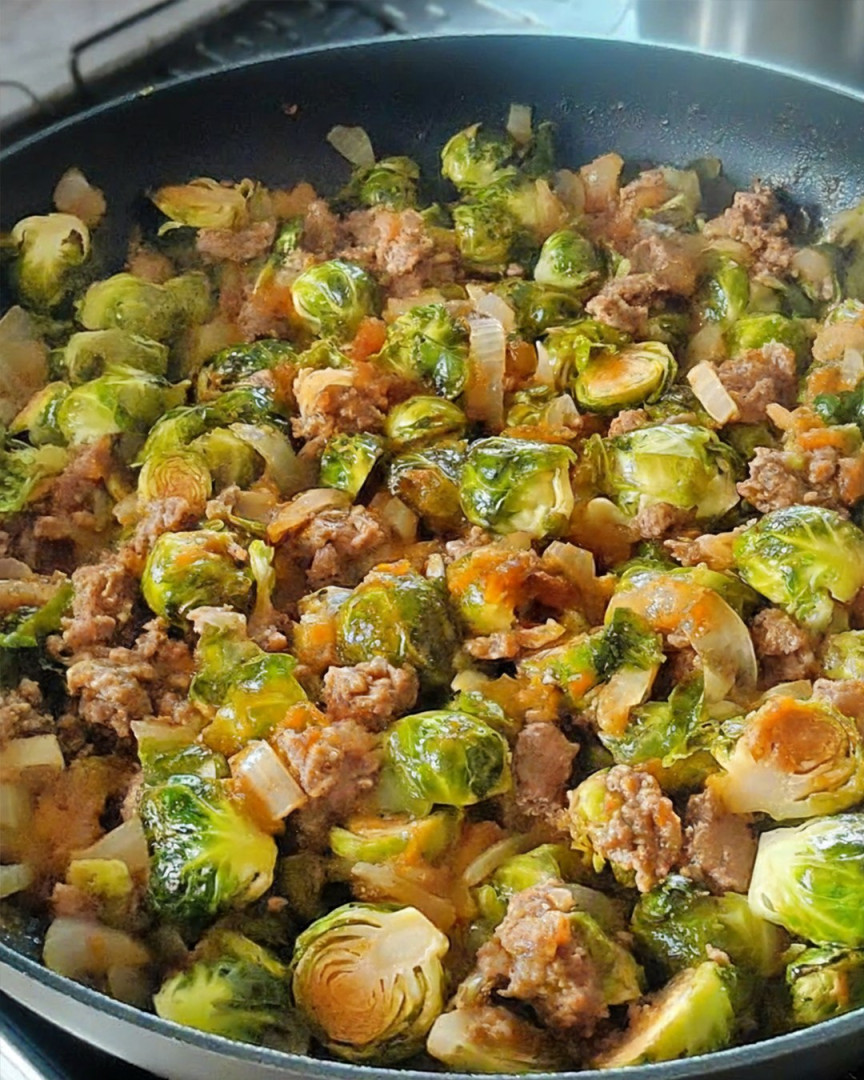 Spicy Brussels sprouts and ground beef stir-fry 🥦