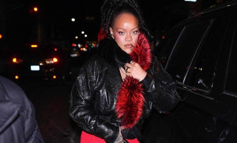 Rihanna In G-Strlng Photos Leave Little To Imagination..Take a look! Check the Comments!