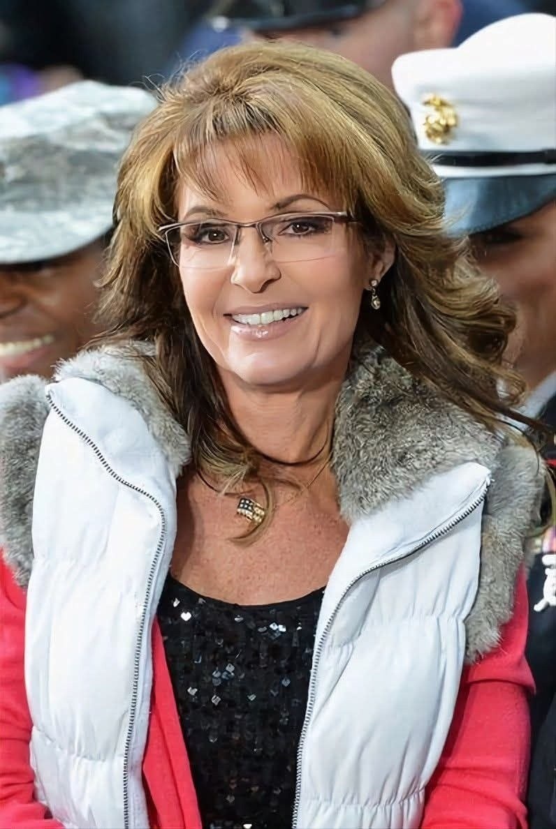 Sarah Palin Turns Heads with a Bold Outfit — The Internet Is Reacting Check the comments to see more 👇
